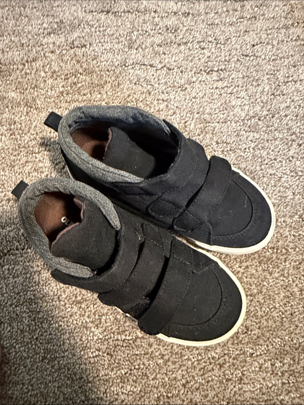 Like new! Old Navy Kids Black High-Top Velcro Sneakers with Gray Trim size 11